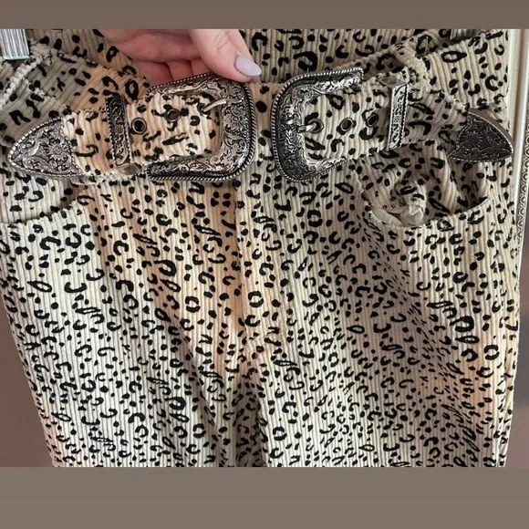 NWT Le Lis Set - Picture 5 of 6